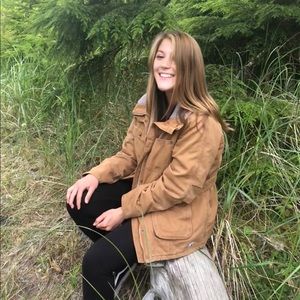 Meet your Posher, Caitlin